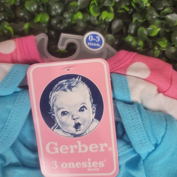 NWT Gerber 3 pack 0-3 months onesies - Picture 4 of 5
